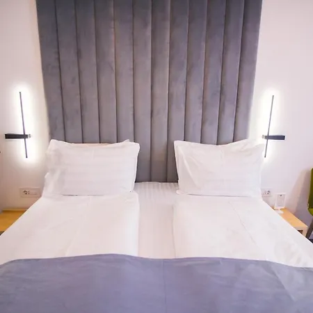 Hotel Rabbit Hole Superior Extension